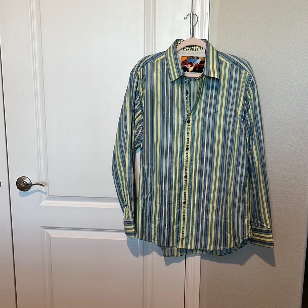 Fabulous Robert graham shirt.  Little pressing and wear it out!!!